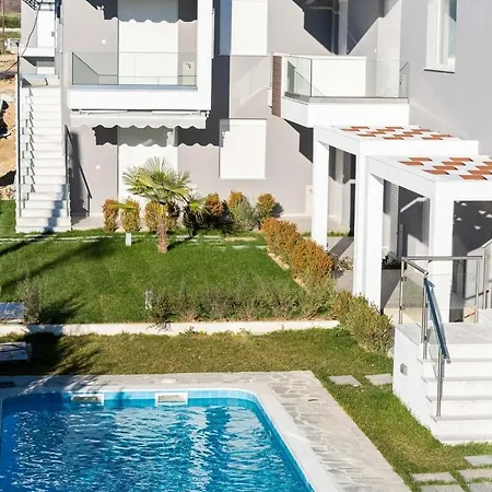 아파트 Ofrynio Luxury & Pool2